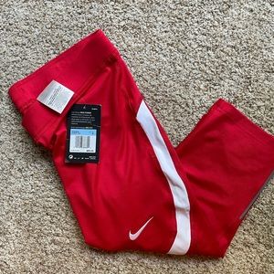 NEW Women’s Nike 3/4 Red Tights (Leggings) Medium